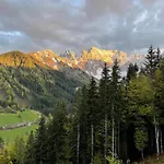 Berghaus Auf 1200m Hoehe