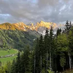Berghaus Auf 1200m Hoehe 別荘