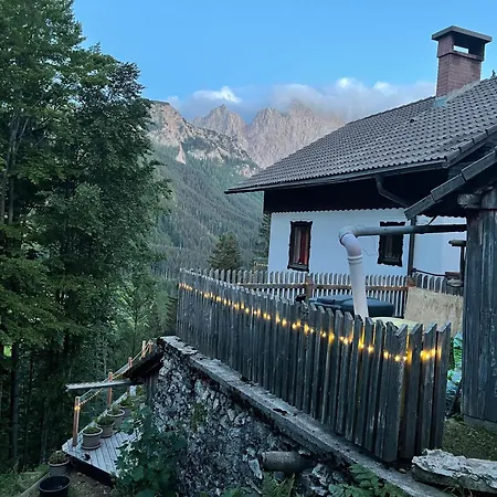 Berghaus Auf 1200m Hoehe