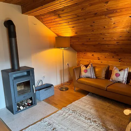 Berghaus Auf 1200m Hoehe Bodental