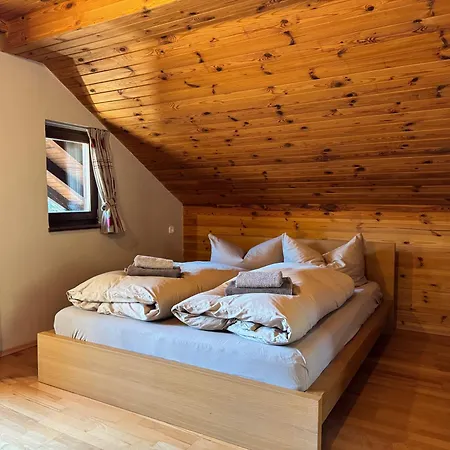 Berghaus Auf 1200m Hoehe * Bodental