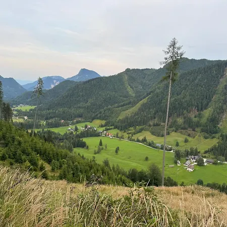 Berghaus Auf 1200m Hoehe