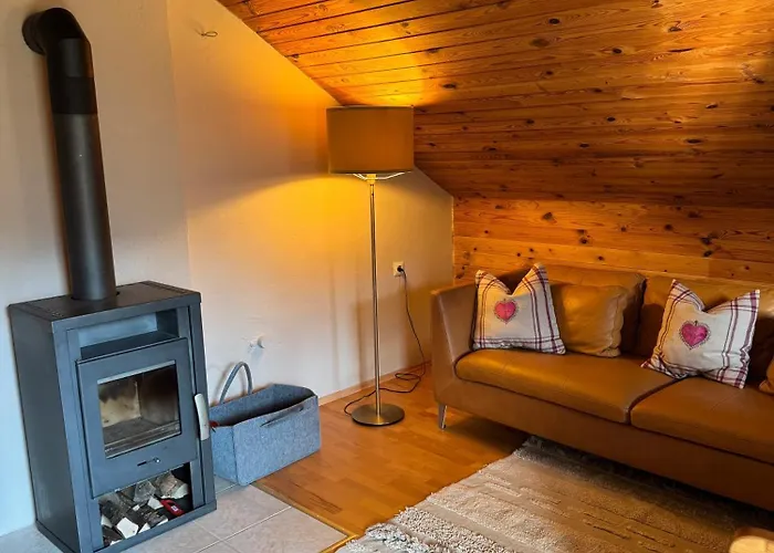 Berghaus Auf 1200m Hoehe Bodental