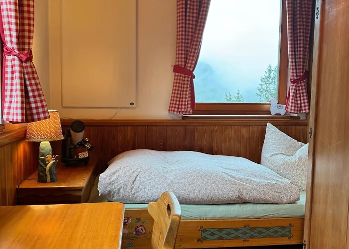 Berghaus Auf 1200m Hoehe *