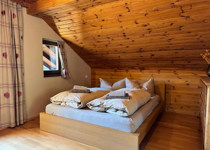 Berghaus Auf 1200m Hoehe * Bodental